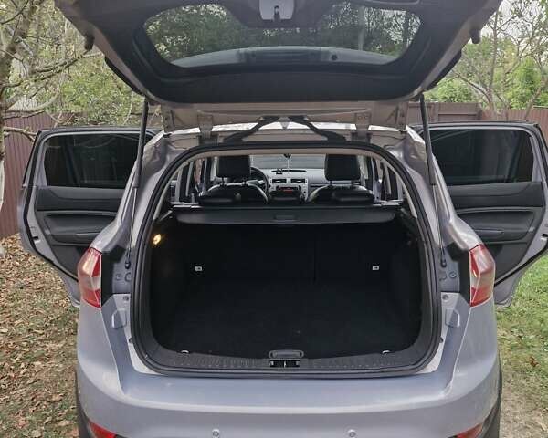 Сірий Форд Куга, об'ємом двигуна 2 л та пробігом 301 тис. км за 10800 $, фото 6 на Automoto.ua