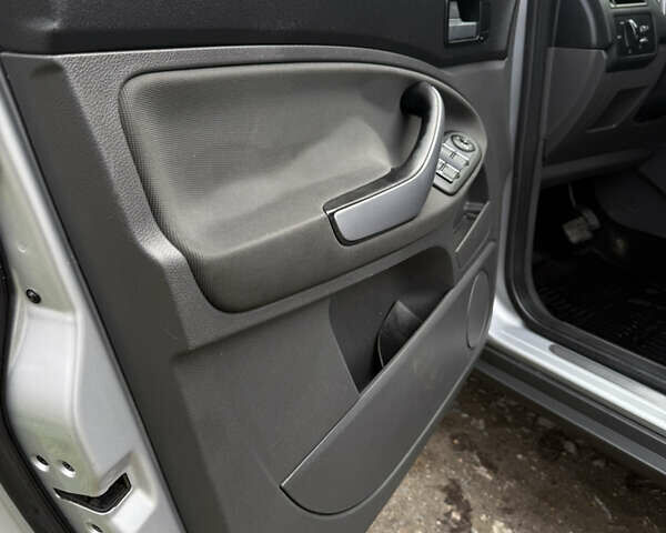 Серый Форд Куга, объемом двигателя 2 л и пробегом 184 тыс. км за 9500 $, фото 11 на Automoto.ua