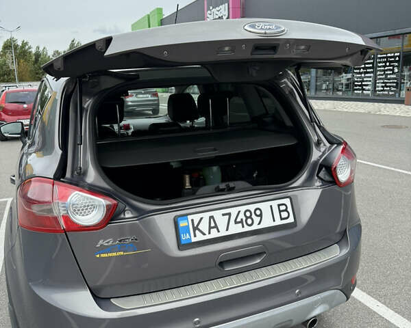 Сірий Форд Куга, об'ємом двигуна 2.52 л та пробігом 187 тис. км за 11800 $, фото 7 на Automoto.ua