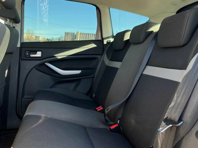 Серый Форд Куга, объемом двигателя 2 л и пробегом 100 тыс. км за 12650 $, фото 16 на Automoto.ua