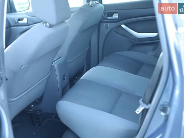 Серый Форд Куга, объемом двигателя 2 л и пробегом 204 тыс. км за 11200 $, фото 7 на Automoto.ua