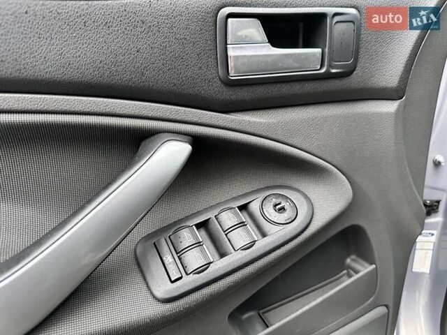 Серый Форд Куга, объемом двигателя 2 л и пробегом 235 тыс. км за 12700 $, фото 57 на Automoto.ua