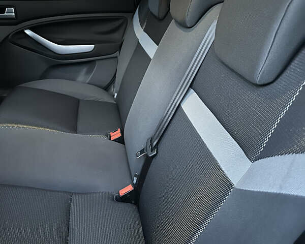 Серый Форд Куга, объемом двигателя 2 л и пробегом 134 тыс. км за 11500 $, фото 23 на Automoto.ua