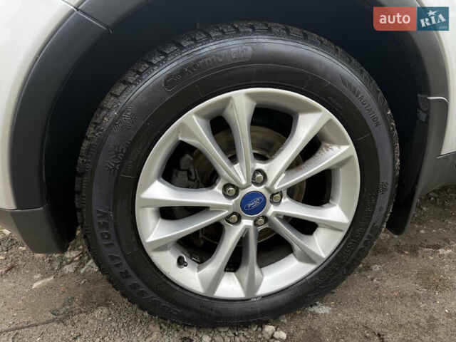 Серый Форд Куга, объемом двигателя 2 л и пробегом 184 тыс. км за 9500 $, фото 9 на Automoto.ua