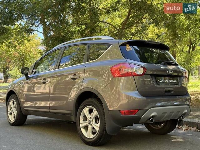 Сірий Форд Куга, об'ємом двигуна 2 л та пробігом 217 тис. км за 12699 $, фото 4 на Automoto.ua