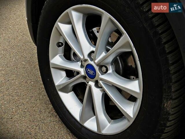 Сірий Форд Куга, об'ємом двигуна 2 л та пробігом 218 тис. км за 9600 $, фото 4 на Automoto.ua