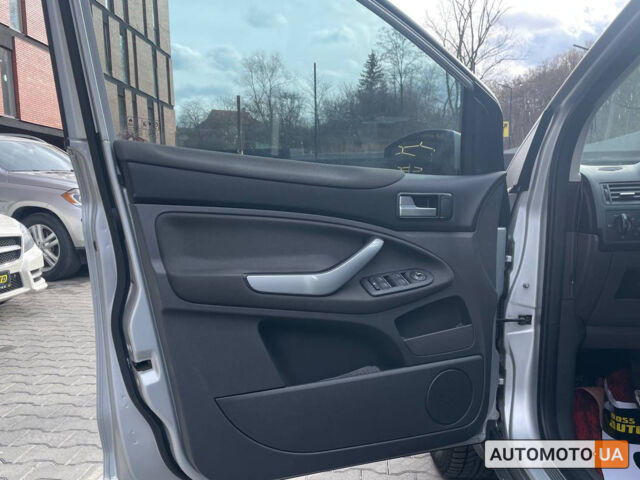 Сірий Форд Куга, об'ємом двигуна 2 л та пробігом 232 тис. км за 12800 $, фото 6 на Automoto.ua