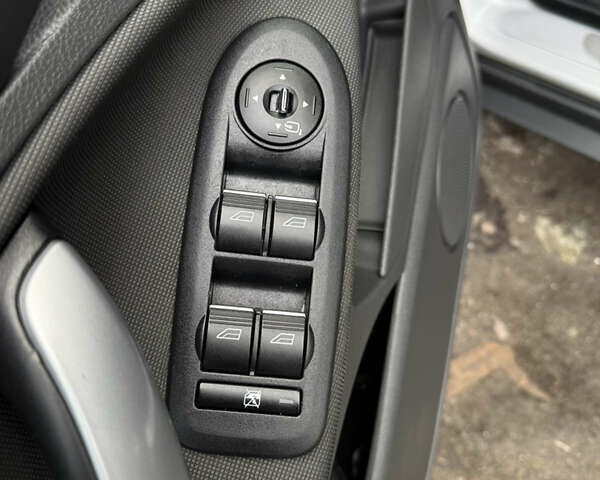 Серый Форд Куга, объемом двигателя 2 л и пробегом 184 тыс. км за 9500 $, фото 12 на Automoto.ua