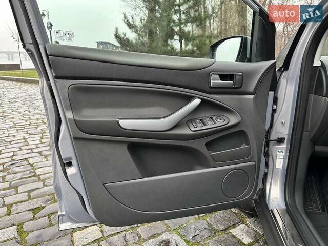 Серый Форд Куга, объемом двигателя 2 л и пробегом 235 тыс. км за 12700 $, фото 56 на Automoto.ua