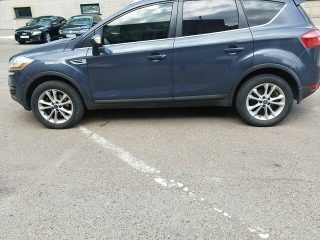 Серый Форд Куга, объемом двигателя 2 л и пробегом 240 тыс. км за 10600 $, фото 3 на Automoto.ua