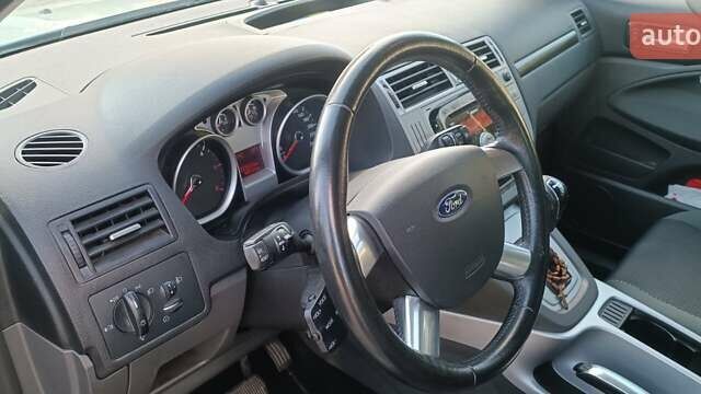 Серый Форд Куга, объемом двигателя 2 л и пробегом 213 тыс. км за 9500 $, фото 4 на Automoto.ua