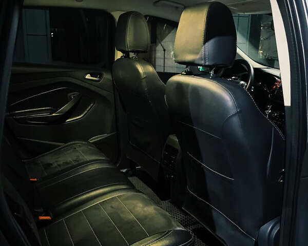 Серый Форд Куга, объемом двигателя 2 л и пробегом 205 тыс. км за 13500 $, фото 7 на Automoto.ua