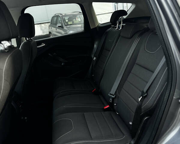 Серый Форд Куга, объемом двигателя 1.6 л и пробегом 187 тыс. км за 10599 $, фото 5 на Automoto.ua