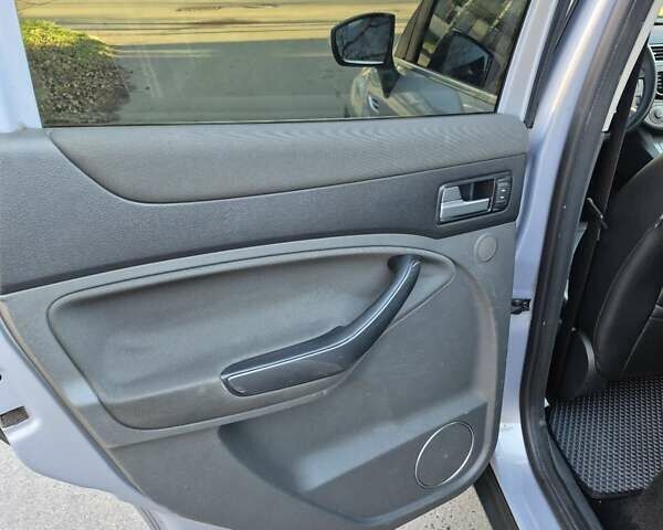 Серый Форд Куга, объемом двигателя 2 л и пробегом 185 тыс. км за 10999 $, фото 15 на Automoto.ua