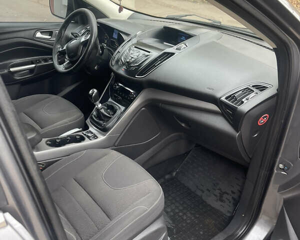 Сірий Форд Куга, об'ємом двигуна 2 л та пробігом 195 тис. км за 10500 $, фото 3 на Automoto.ua