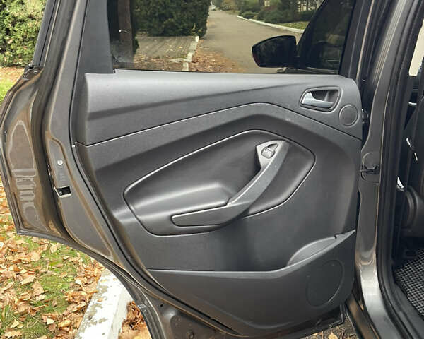 Серый Форд Куга, объемом двигателя 2 л и пробегом 209 тыс. км за 11700 $, фото 16 на Automoto.ua