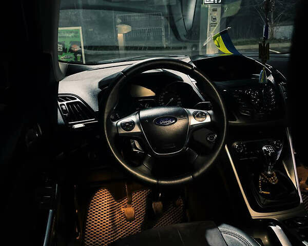 Серый Форд Куга, объемом двигателя 2 л и пробегом 205 тыс. км за 13500 $, фото 8 на Automoto.ua