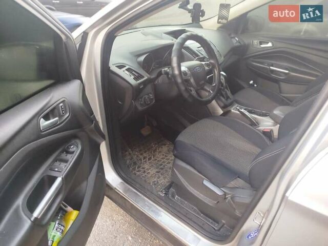 Серый Форд Куга, объемом двигателя 2 л и пробегом 212 тыс. км за 12300 $, фото 5 на Automoto.ua