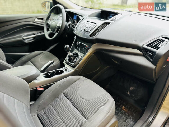 Серый Форд Куга, объемом двигателя 2 л и пробегом 187 тыс. км за 11500 $, фото 42 на Automoto.ua