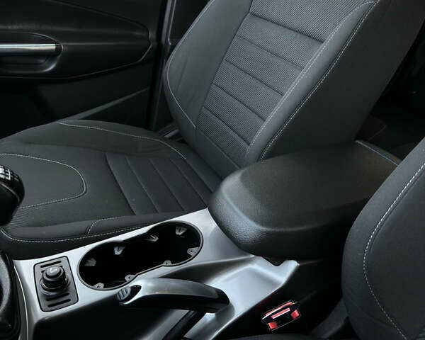 Серый Форд Куга, объемом двигателя 1.6 л и пробегом 187 тыс. км за 10599 $, фото 73 на Automoto.ua