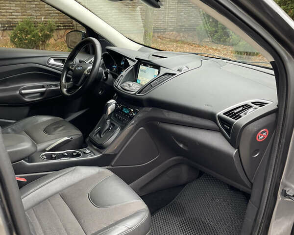 Серый Форд Куга, объемом двигателя 2 л и пробегом 209 тыс. км за 11700 $, фото 12 на Automoto.ua