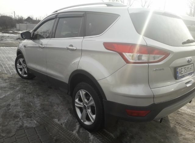 Сірий Форд Куга, об'ємом двигуна 2 л та пробігом 120 тис. км за 12000 $, фото 2 на Automoto.ua