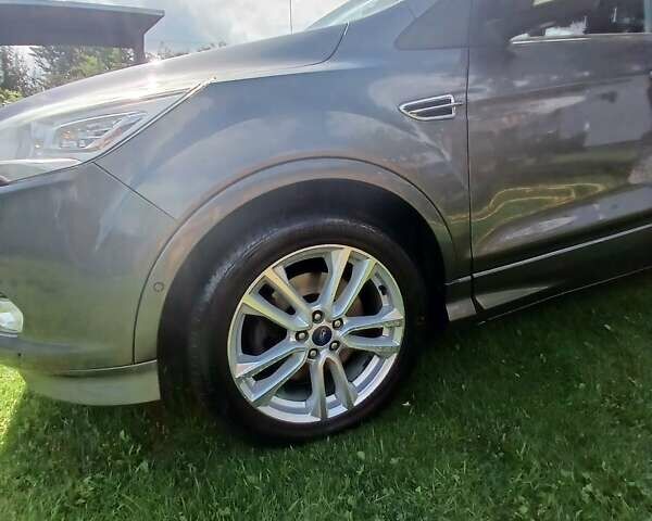 Серый Форд Куга, объемом двигателя 2 л и пробегом 207 тыс. км за 13500 $, фото 3 на Automoto.ua