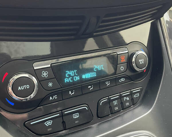 Серый Форд Куга, объемом двигателя 2 л и пробегом 209 тыс. км за 11700 $, фото 27 на Automoto.ua