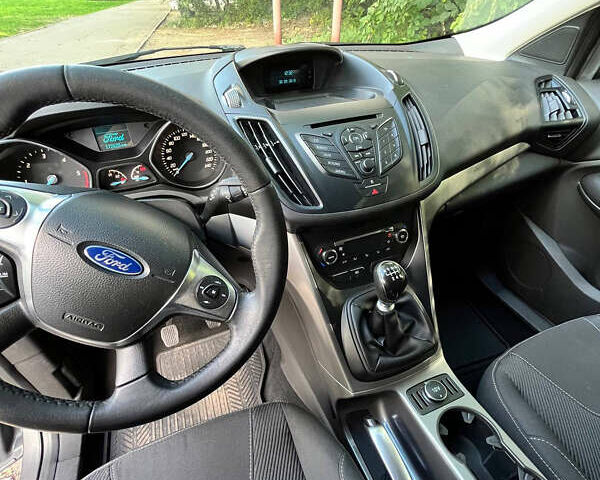 Серый Форд Куга, объемом двигателя 2 л и пробегом 172 тыс. км за 13000 $, фото 9 на Automoto.ua