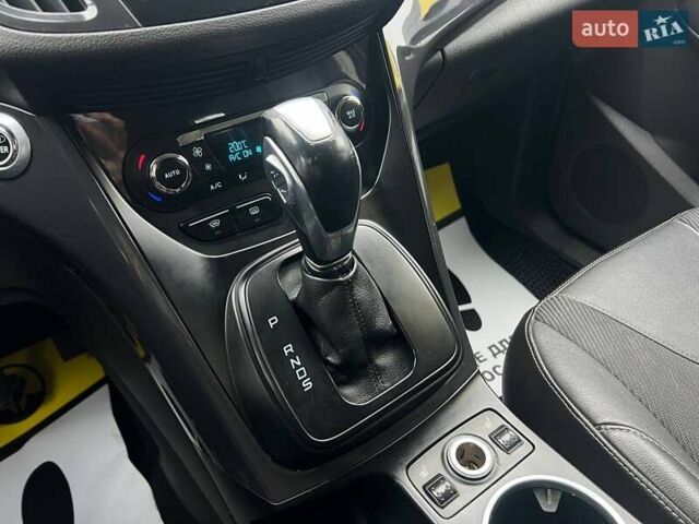 Серый Форд Куга, объемом двигателя 2 л и пробегом 216 тыс. км за 13500 $, фото 18 на Automoto.ua