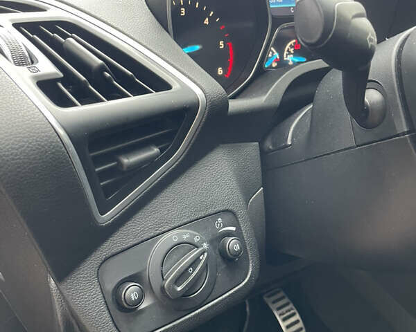 Серый Форд Куга, объемом двигателя 2 л и пробегом 209 тыс. км за 11700 $, фото 23 на Automoto.ua