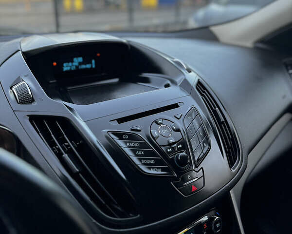 Серый Форд Куга, объемом двигателя 1.6 л и пробегом 187 тыс. км за 10599 $, фото 65 на Automoto.ua