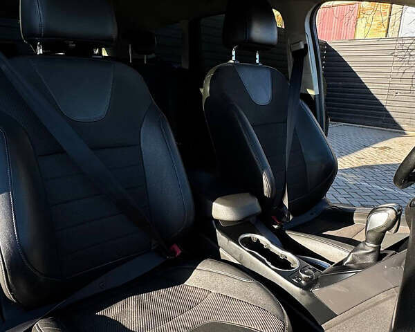 Серый Форд Куга, объемом двигателя 2 л и пробегом 227 тыс. км за 10200 $, фото 10 на Automoto.ua