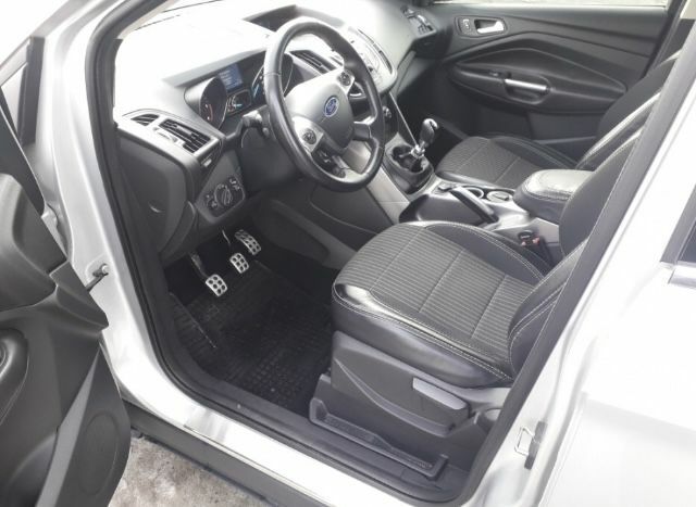 Сірий Форд Куга, об'ємом двигуна 2 л та пробігом 120 тис. км за 12000 $, фото 4 на Automoto.ua