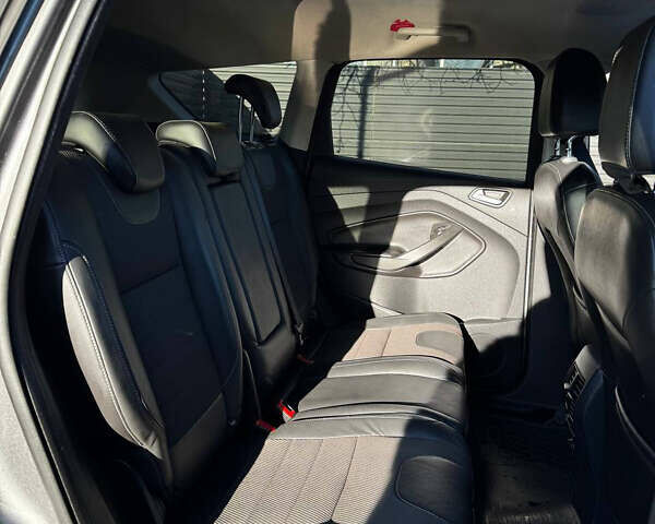 Серый Форд Куга, объемом двигателя 2 л и пробегом 227 тыс. км за 10200 $, фото 8 на Automoto.ua