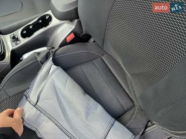 Форд Куга 2013 у Тернополі на Automoto.ua Сірий Форд Куга, об'ємом двигуна 2 л та пробігом 211 тис. км за 9999 $, фото 20 на Automoto.ua