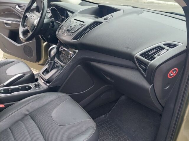 Серый Форд Куга, объемом двигателя 1.6 л и пробегом 176 тыс. км за 10500 $, фото 4 на Automoto.ua