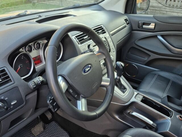 Серый Форд Куга, объемом двигателя 2 л и пробегом 185 тыс. км за 10999 $, фото 5 на Automoto.ua