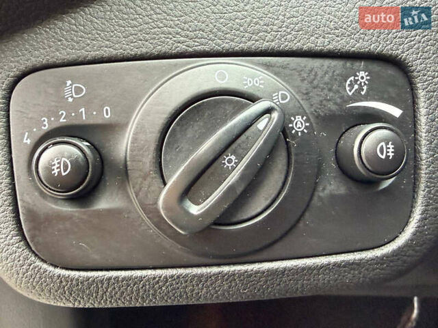 Сірий Форд Куга, об'ємом двигуна 2 л та пробігом 176 тис. км за 14500 $, фото 52 на Automoto.ua