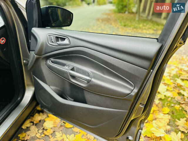 Серый Форд Куга, объемом двигателя 2 л и пробегом 187 тыс. км за 11500 $, фото 40 на Automoto.ua