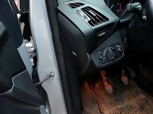 Сірий Форд Куга, об'ємом двигуна 2 л та пробігом 200 тис. км за 10500 $, фото 4 на Automoto.ua