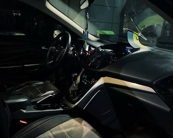 Серый Форд Куга, объемом двигателя 2 л и пробегом 205 тыс. км за 13500 $, фото 11 на Automoto.ua