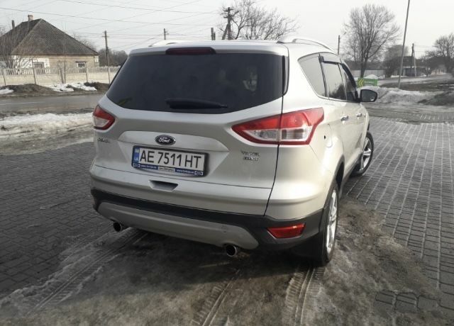 Сірий Форд Куга, об'ємом двигуна 2 л та пробігом 120 тис. км за 12000 $, фото 5 на Automoto.ua