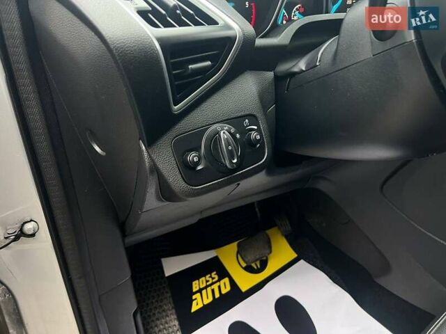 Серый Форд Куга, объемом двигателя 2 л и пробегом 216 тыс. км за 13500 $, фото 16 на Automoto.ua