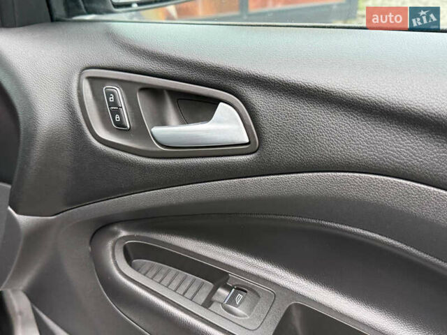 Сірий Форд Куга, об'ємом двигуна 2 л та пробігом 176 тис. км за 14500 $, фото 36 на Automoto.ua
