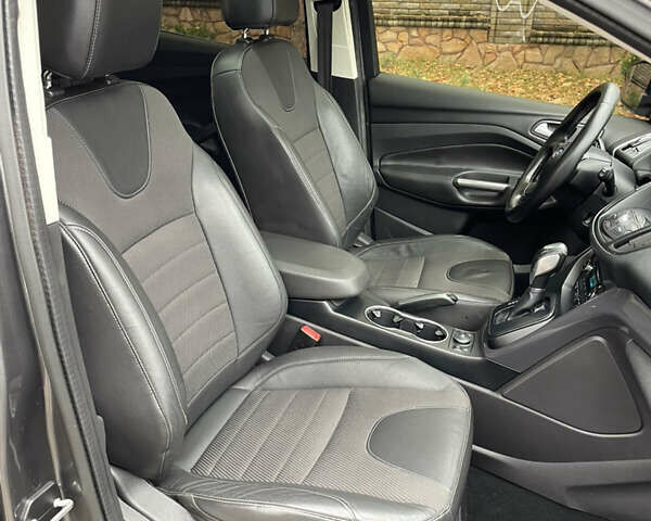 Серый Форд Куга, объемом двигателя 2 л и пробегом 209 тыс. км за 11700 $, фото 13 на Automoto.ua