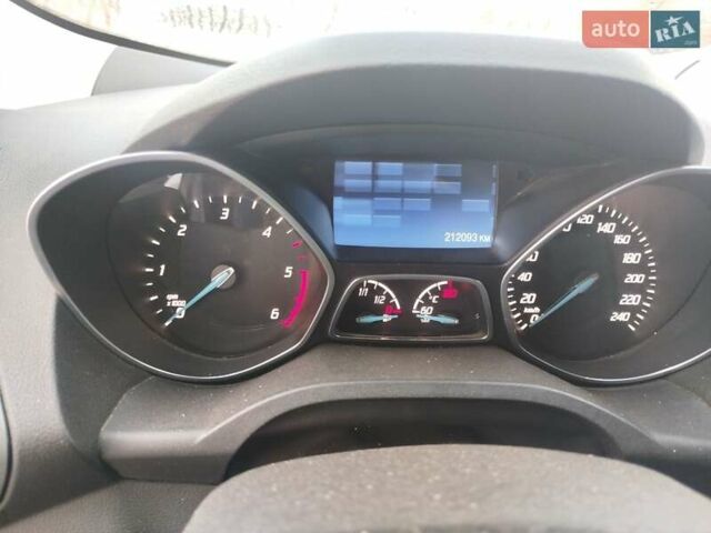 Серый Форд Куга, объемом двигателя 2 л и пробегом 212 тыс. км за 12300 $, фото 4 на Automoto.ua