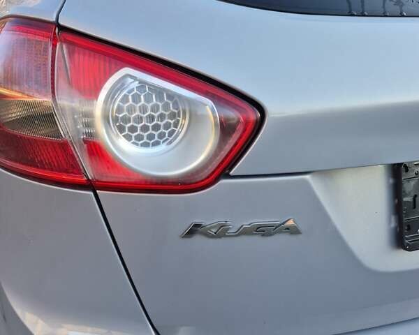 Серый Форд Куга, объемом двигателя 2 л и пробегом 185 тыс. км за 9999 $, фото 11 на Automoto.ua