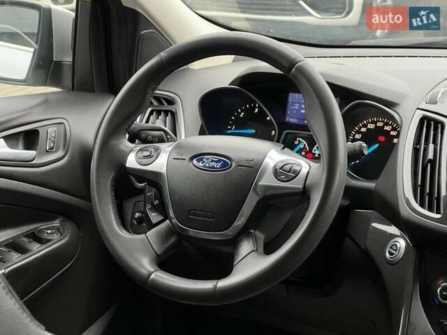 Серый Форд Куга, объемом двигателя 2 л и пробегом 216 тыс. км за 13500 $, фото 12 на Automoto.ua