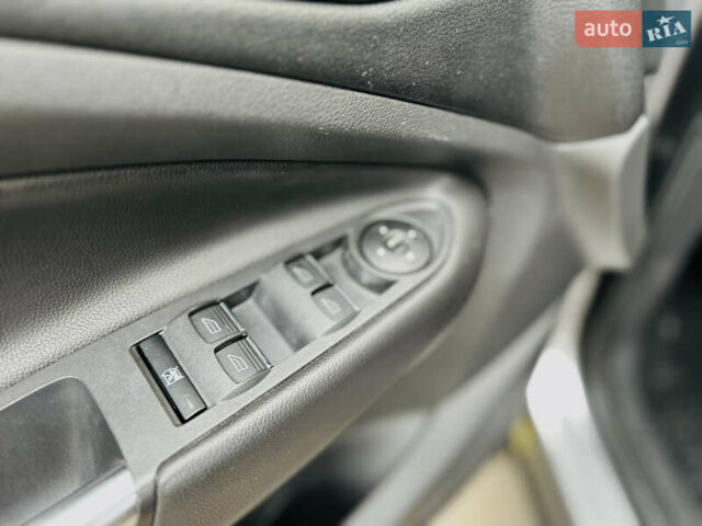 Серый Форд Куга, объемом двигателя 2 л и пробегом 187 тыс. км за 11500 $, фото 16 на Automoto.ua